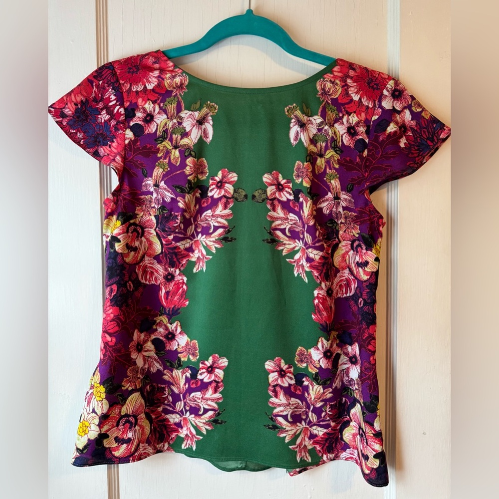 Ann Taylor Petite 2 flower blouse great condition